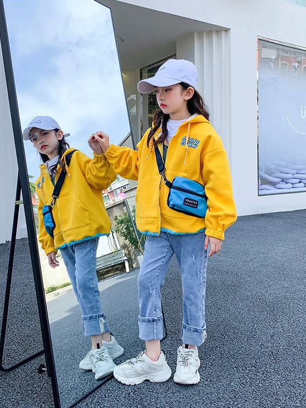 魔方2021秋冬季黄色印花外套