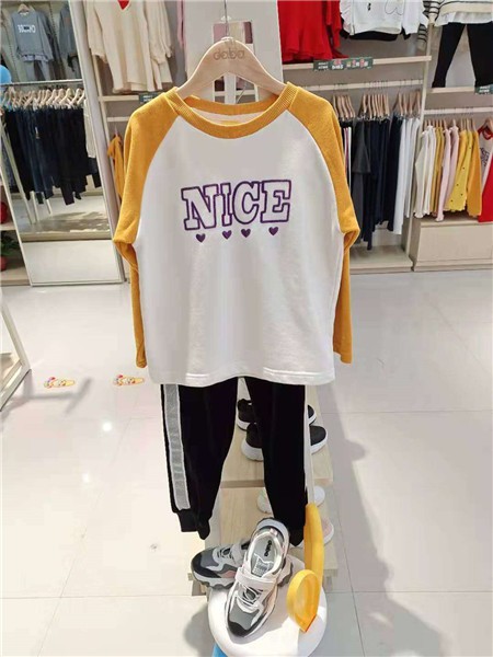 达巴童装2022春夏季拼色字母T恤