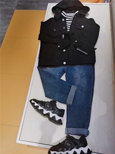 达巴童装2022春夏季白色条纹T恤