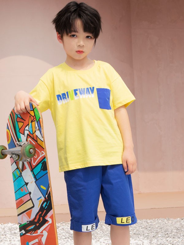 萌童年2022春夏季黄色字母T恤