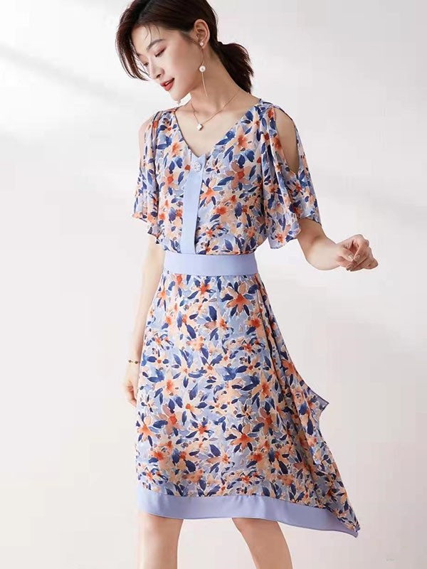 爱依莲2022春夏季蓝色印花连衣裙