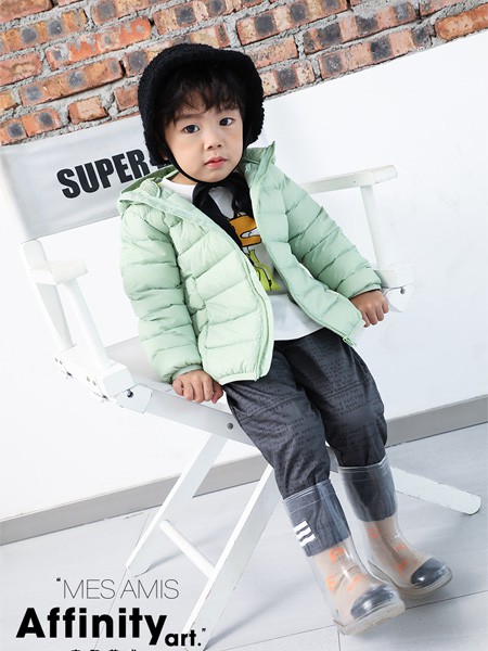 摩米2021秋冬季绿色连帽羽绒服