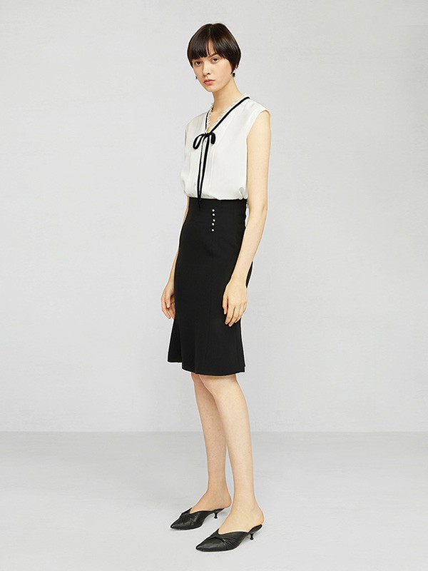 卡洛琳女装2022春夏季黑色纯色包臀裙