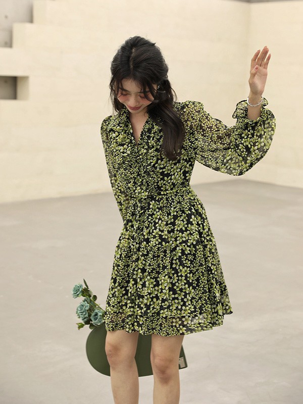 简诣2022春夏季绿色印花连衣裙