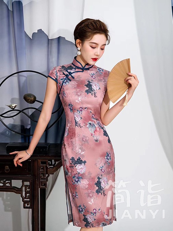 简诣2022春夏季粉色印花旗袍