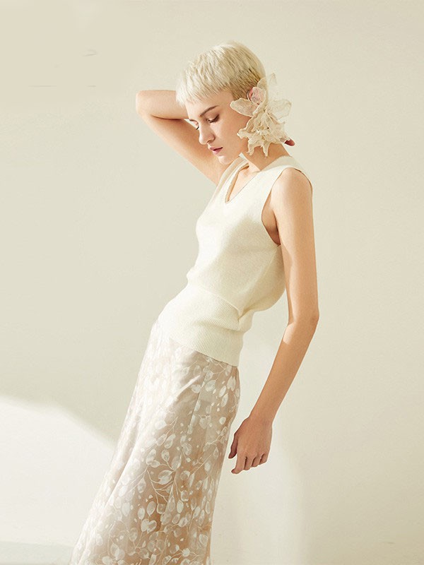 锡瑅2022春夏季白色纯色背心