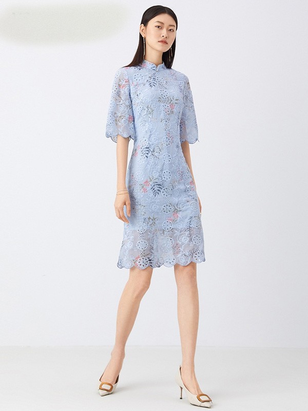 衣莱尔女装2022春夏季蓝色印花连衣裙