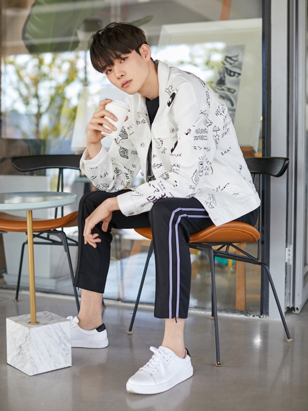 杰克琼斯男装2022春夏季白色印花外套