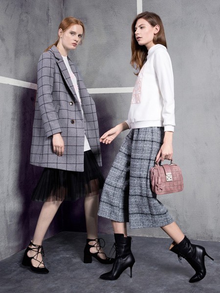 珂珀女装2022春夏季灰色格子西装