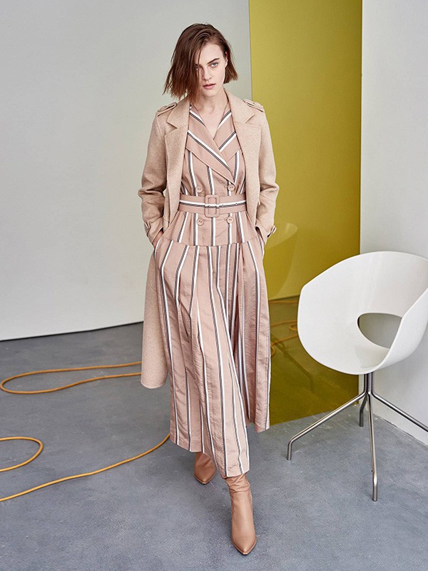 伊洛女装2022春夏季粉色条纹连衣裙