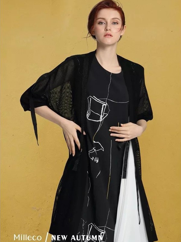 莫妮卡2022春夏季黑色印花连衣裙