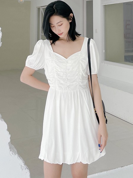 速品女装2022春夏季白色泡泡袖连衣裙