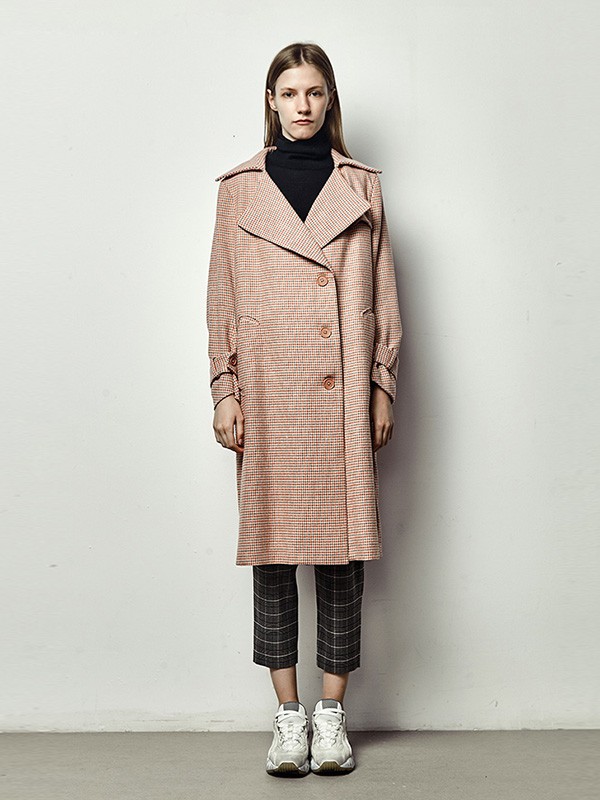 德诗女装2021秋冬季裸色大衣