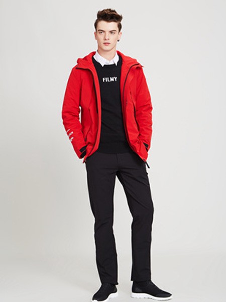 佐纳利2021秋冬季黑色T恤