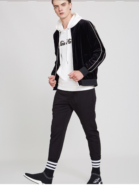 佐纳利2021秋冬季白色卫衣