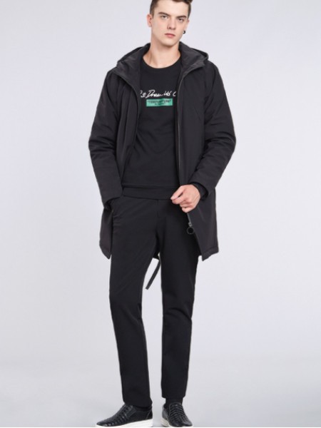 佐纳利2021秋冬季黑色T恤