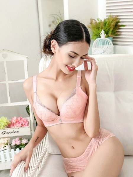 雅安莉娜2022春夏季粉色时尚内衣