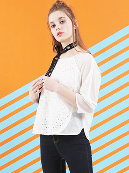 connie&co2022春夏季白色T恤