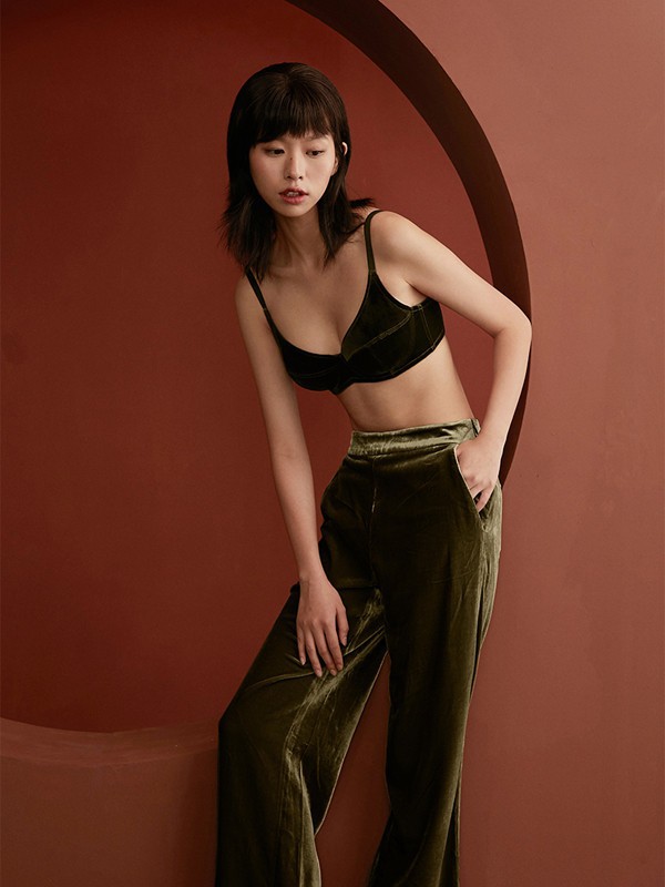 遐内衣2022春夏季黑色时尚内衣