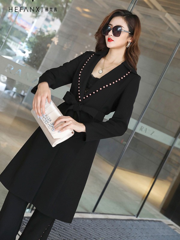 赫梵茜女装2021秋冬季黑色大衣