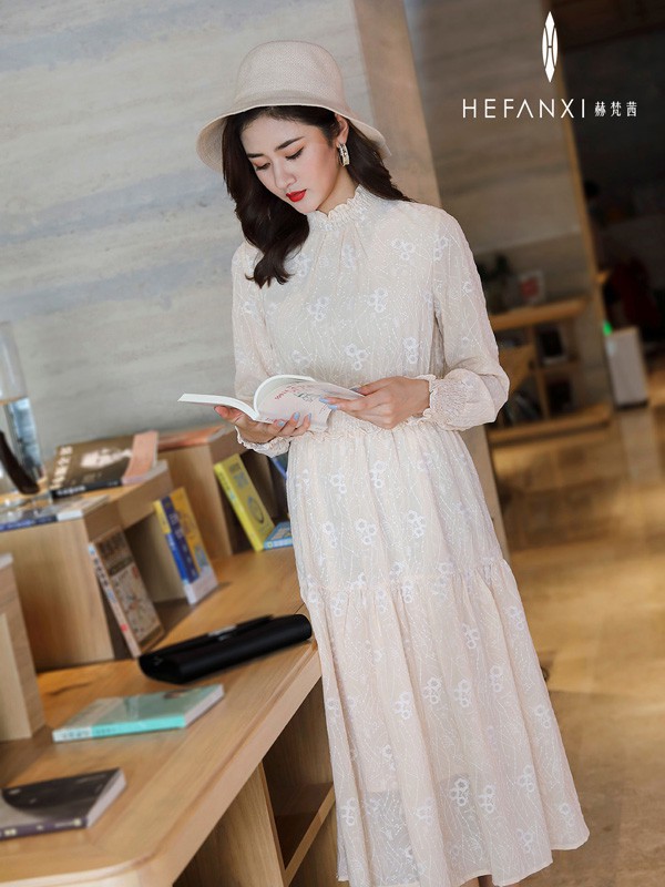 赫梵茜女装2021春夏季白色连衣裙