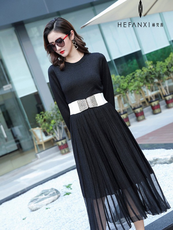 赫梵茜女装2021秋冬季黑色连衣裙