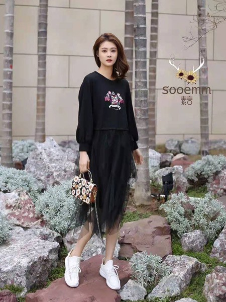 素言2022春夏季黑色连衣裙