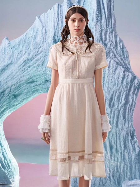 素言2022春夏季米色连衣裙