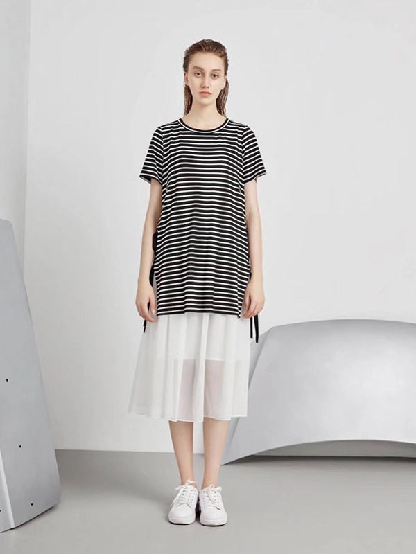 唯弋女装2022春夏季黑色T恤