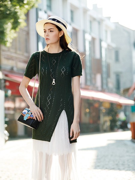 欧伊芮诗女装2022春夏季绿色针织衫