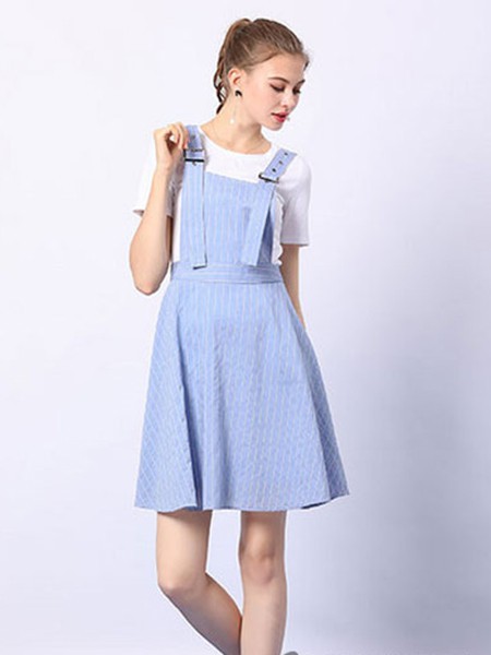 尚可斯女装2022春夏季浅蓝色吊带裙