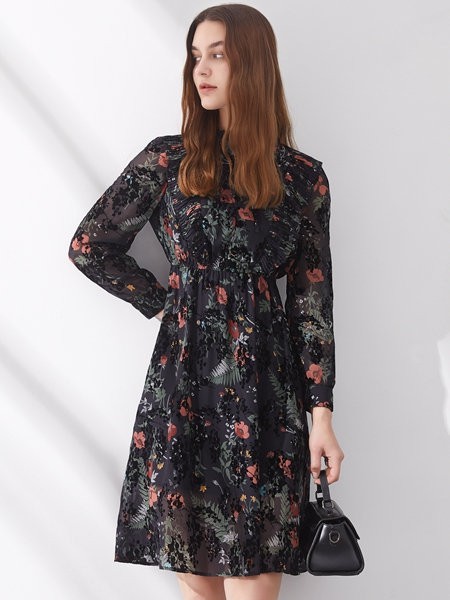 丽芮2022春夏季黑色连衣裙