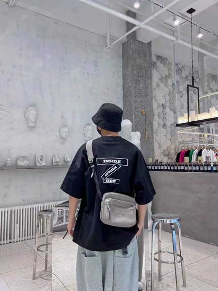 穆者男装2022春夏季黑色T恤