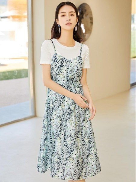 迪兰熙女装2022春夏季蓝色吊带裙