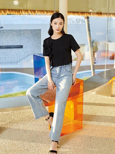 迪兰熙女装2022春夏季黑色T恤