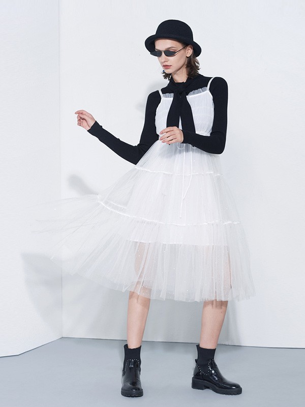 QDA女装2021秋冬季白色吊带裙