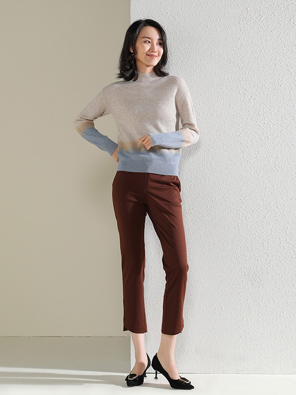 茜纳女装2021秋冬季白色针织衫