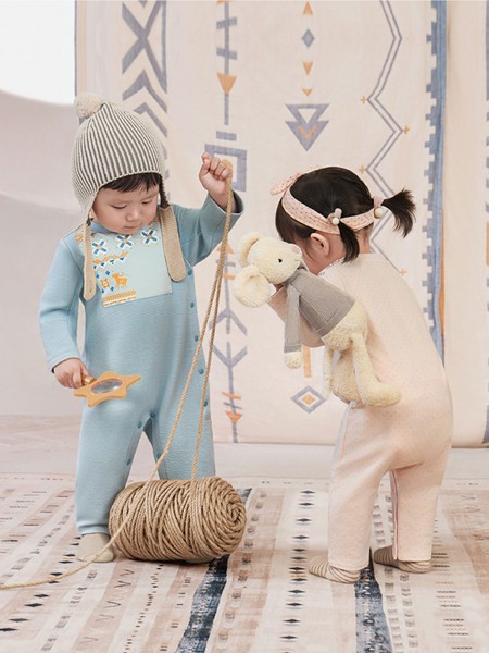 英氏童装2021秋冬季蓝色连体衣