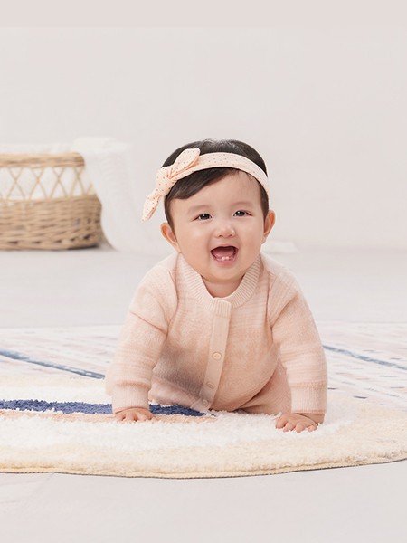 英氏童装2021秋冬季粉色针织衫