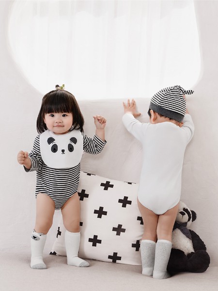 英氏童装2021秋冬季白色连体裤