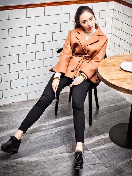 雅奴天使2021秋冬季橙色大衣