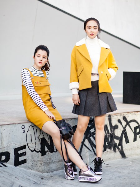 雅奴天使2021秋冬季黑色百褶裙