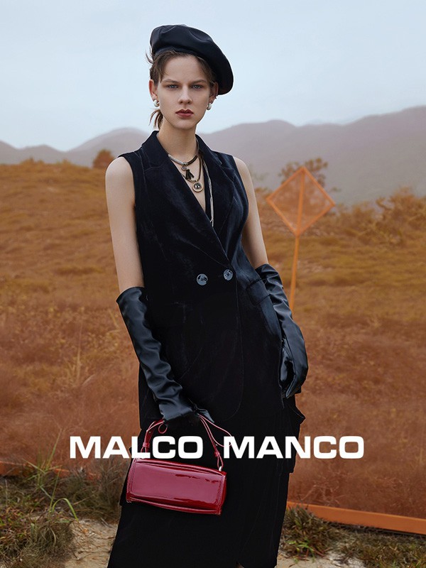 玛可曼可女装2022春夏季黑色连衣裙