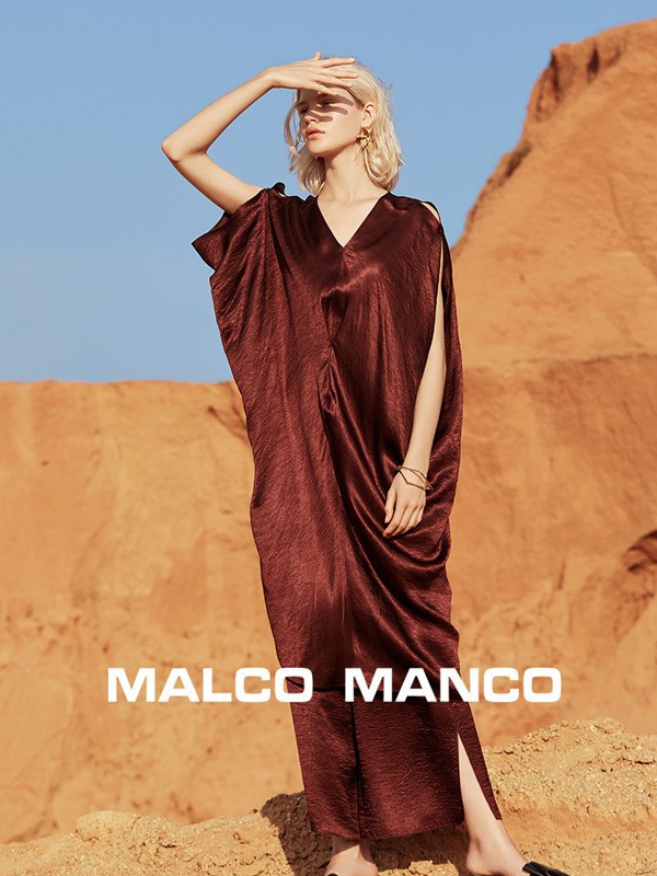 玛可曼可女装2022春夏季咖啡色连衣裙