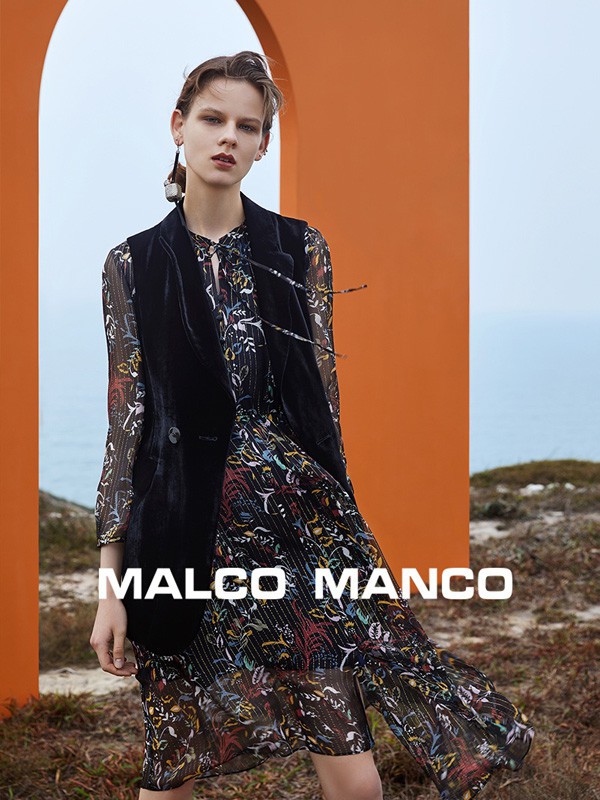 玛可曼可女装2022春夏季黑色连衣裙