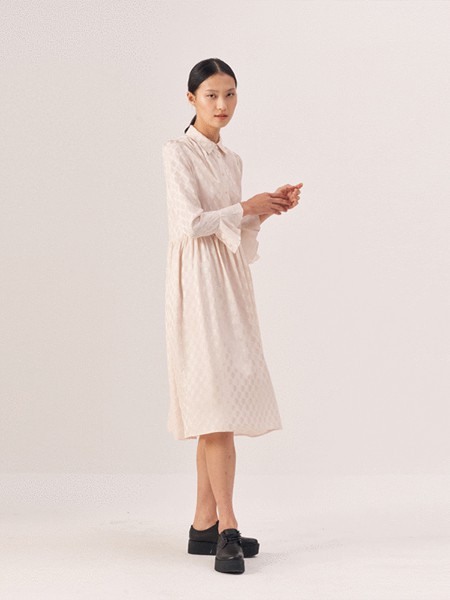 一席之地2022春夏季白色连衣裙