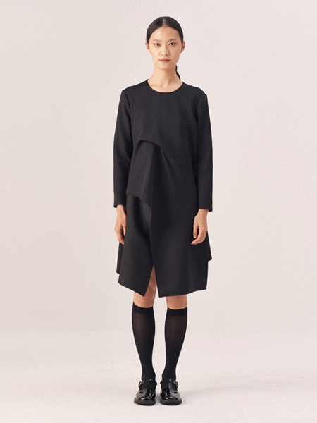 一席之地女装2022春夏季黑色连衣裙