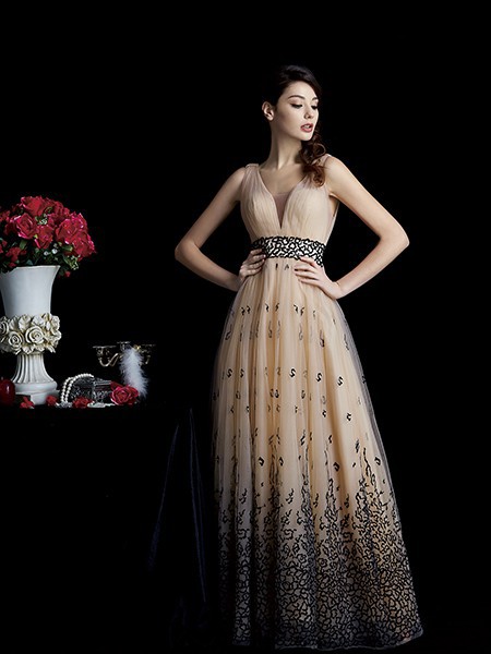 拉宝丽女装2022春夏季裸色礼服