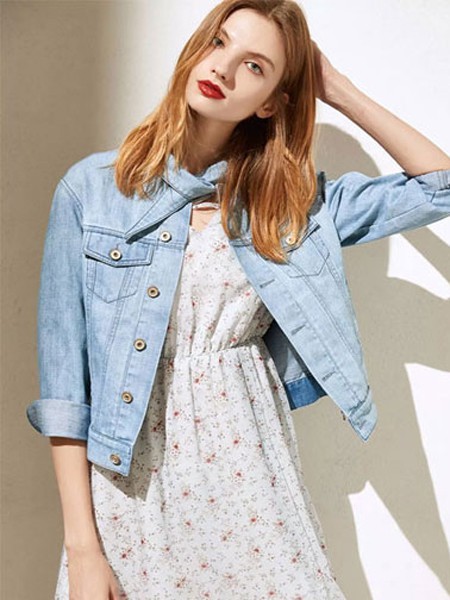 艾尔丽斯2022春夏季白色连衣裙