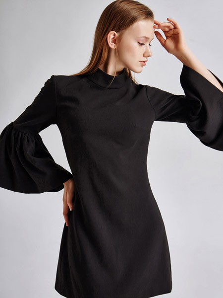 艾露伊女装2022春夏季黑色连衣裙